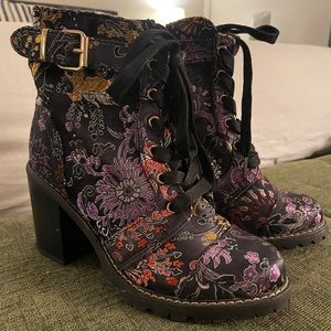 Diba - Unique patterned high heeled boots